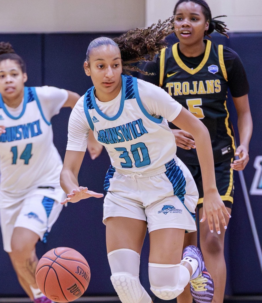 Faith Farmer led the Lady Dolphins with 27 points