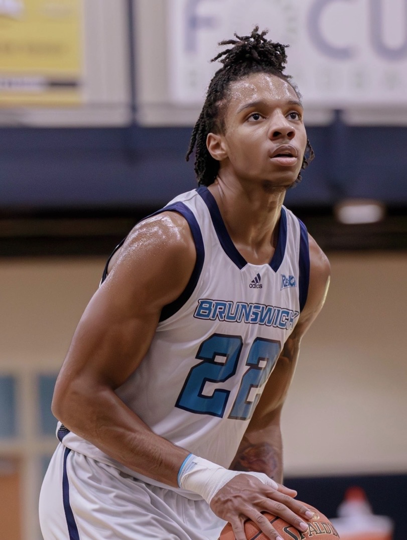 Linwood Rowe led the Dolphins with 15 points