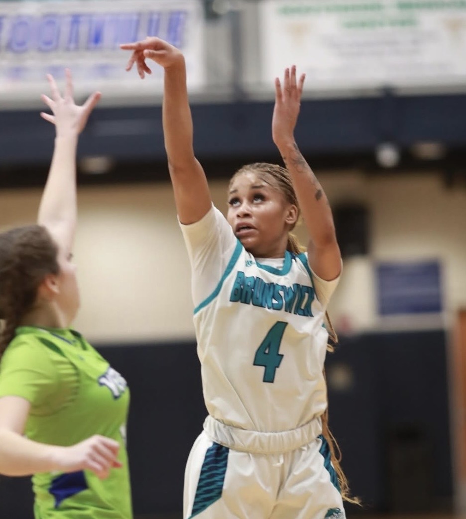 Chelsea Rivera led the Lady Dolphins with 16 points